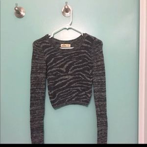 Gray printed cropped sweater